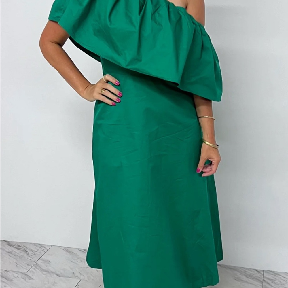Elegant Green Off-Shoulder Dress